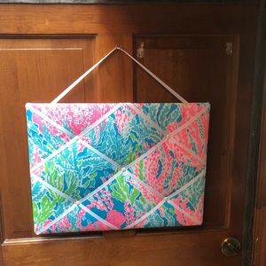 Lilly Pulitzer memo board in perfect condition